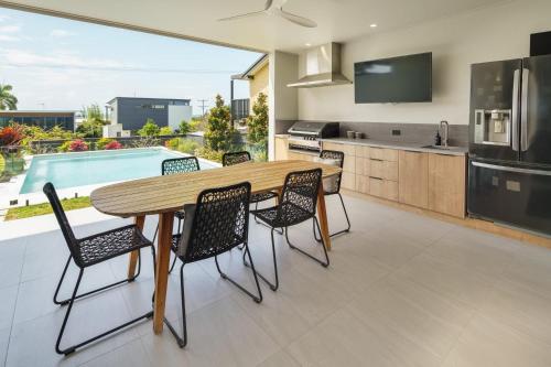 Moffat Beach Modern Oasis with Pool — Caloundra — photo 2
