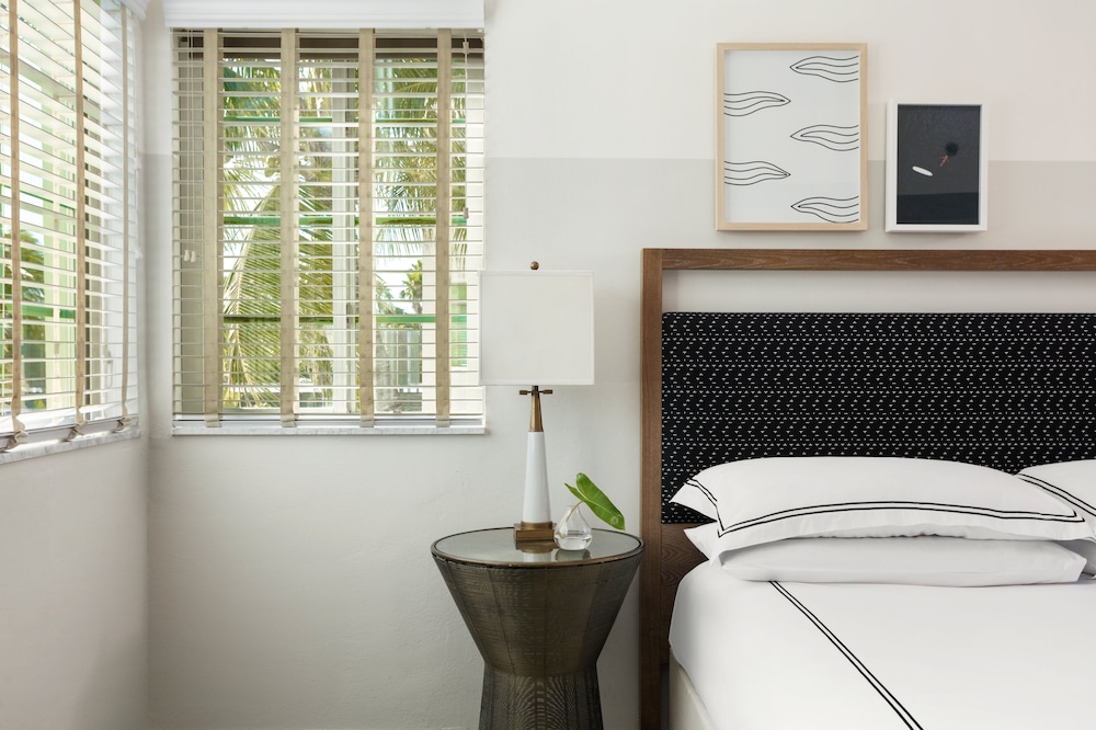 Kimpton Surfcomber Hotel an IHG Hotel - photo 3