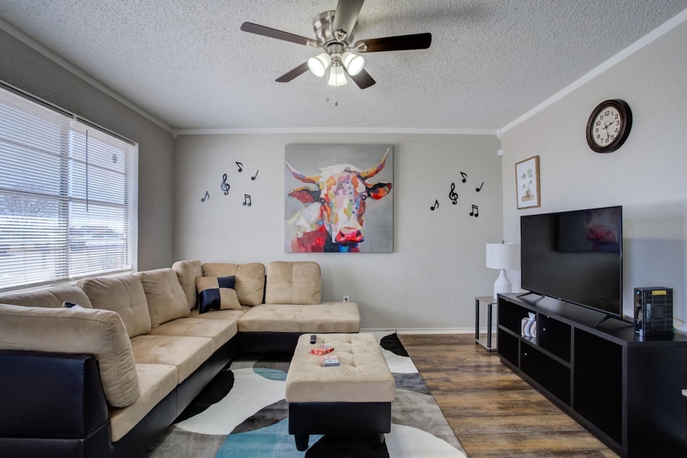 La Palma Lodge Near Texas Tech and Top Restaurants — 4-Star Luxury Hotel in Lubbock, United States