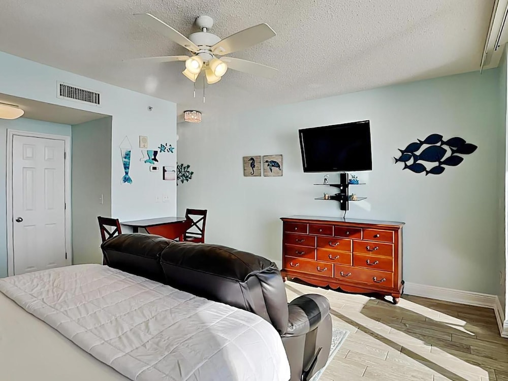 Majestic Beach Towers 1 1412 - photo 3