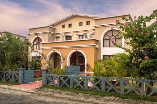 Taruchaya by StayVista with Lawn Gazebo at Raichak Kolkata — 4-Star Luxury Hotel in Haldia, India