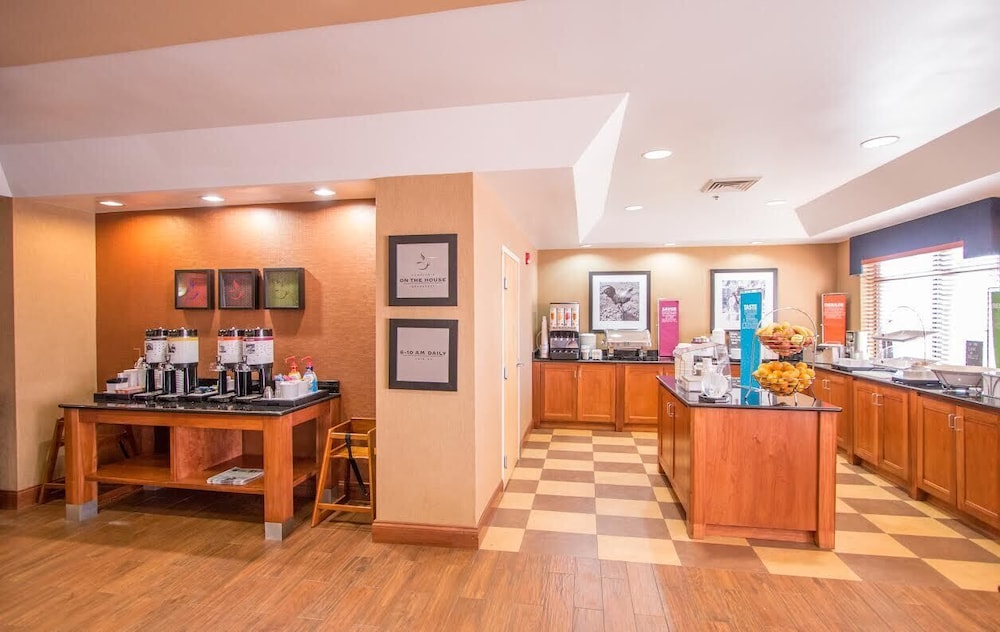 Hampton Inn Hutchinson - photo 67