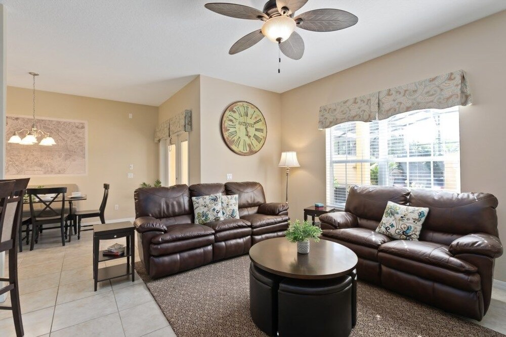 4 Bedroom 3 Bathroom Town Home With Splash Pool — 4-Star Luxury Hotel in Four Corners, United States