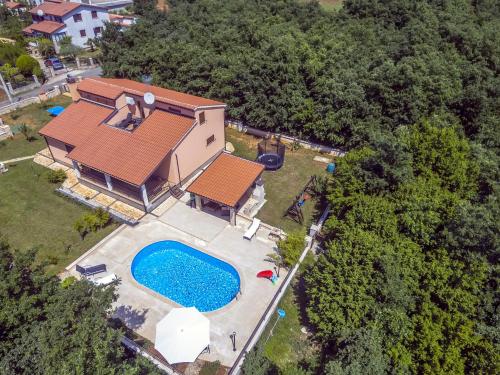 Luxury Villa Lucia with heated pool — 4-Star Luxury Hotel in Vodnjan, Croatia