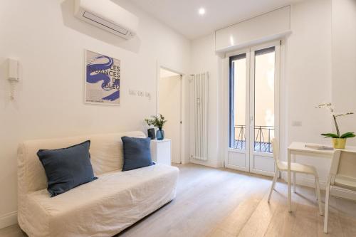 Gorizia Modern One Bedroom by Halldis — 4-Star Luxury Hotel in Milan, Italy