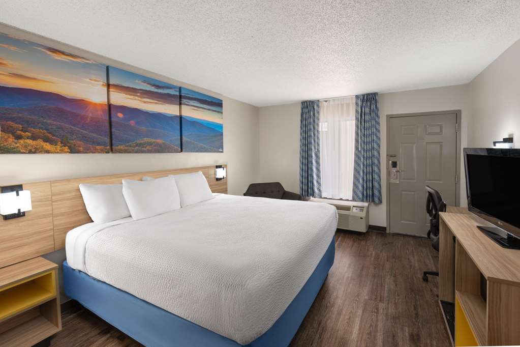 Days Inn by Wyndham Oak Grove Ft. Campbell - photo 12