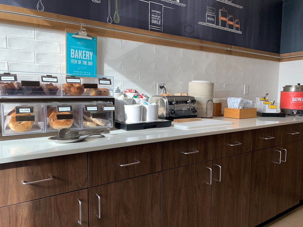 Hampton Inn Harrisburg East - photo 48