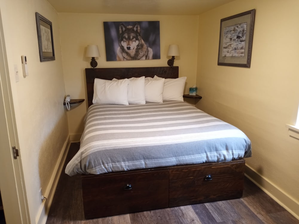 Yellowstone Riverside Cottages - photo 11