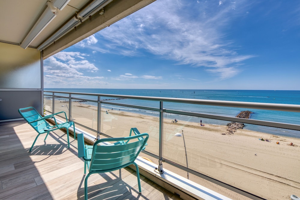 Premi re Ligne Premi re Conciergerie — 4-Star Luxury Hotel in Palavas-Les-Flots, France