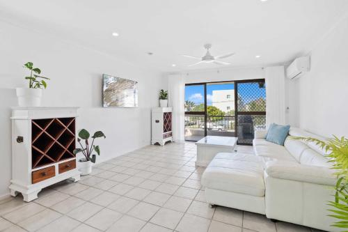 Little Palms by Burleigh Letting Co — 4-Star Luxury Hotel in Palm Beach, Australia