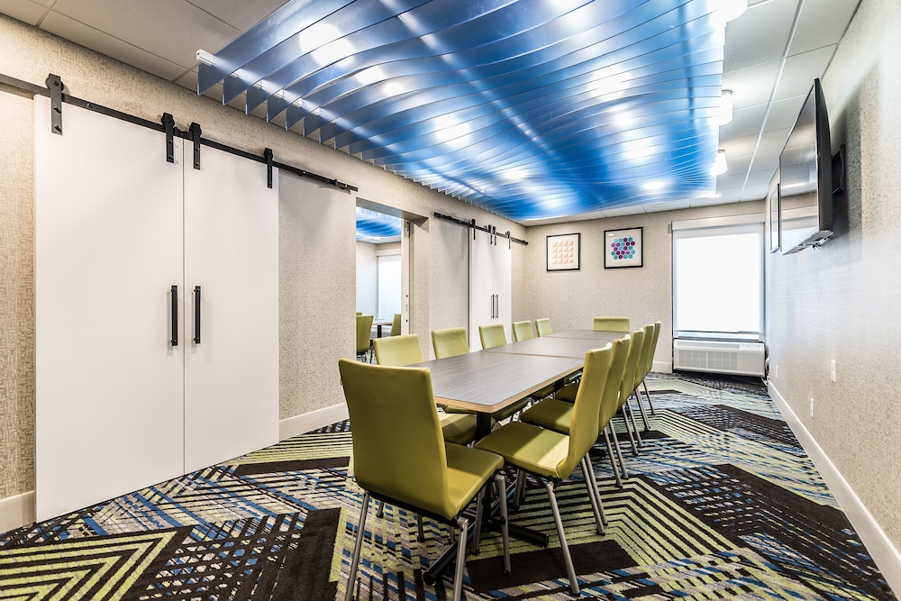 Holiday Inn Express Flint Campus Area by IHG - photo 32