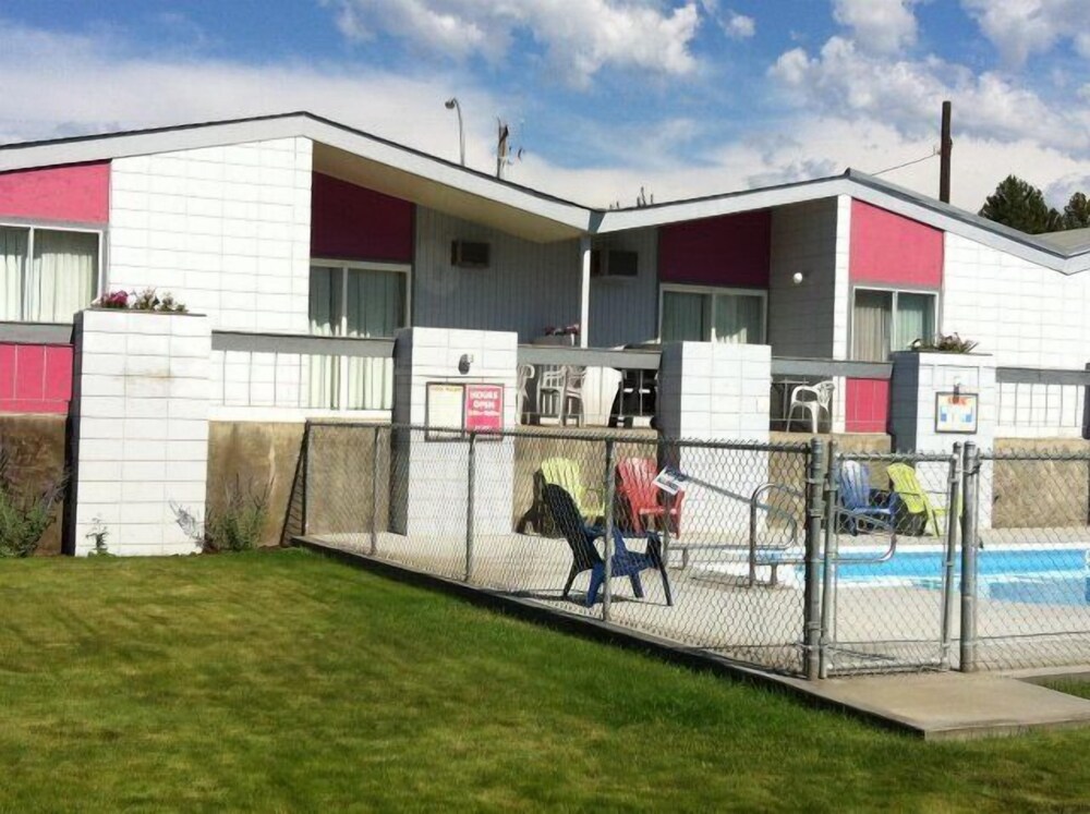 Bonaparte Motel in Cache Creek, Canada