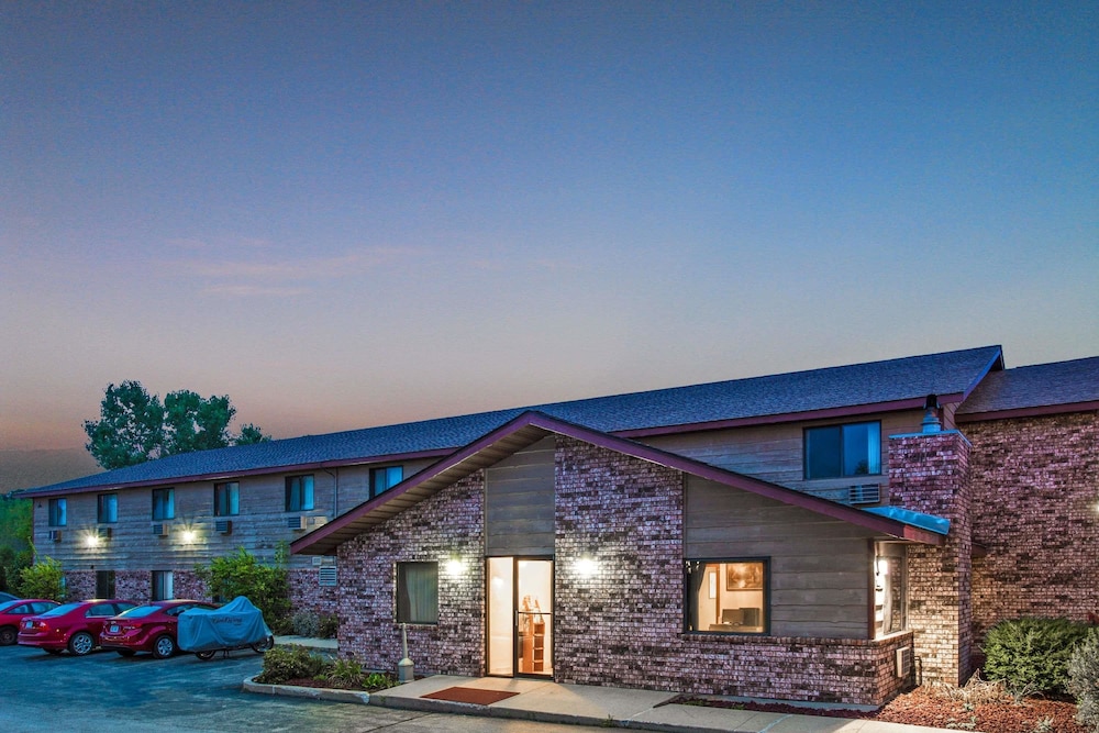 Super 8 by Wyndham Hartford WI - photo 14