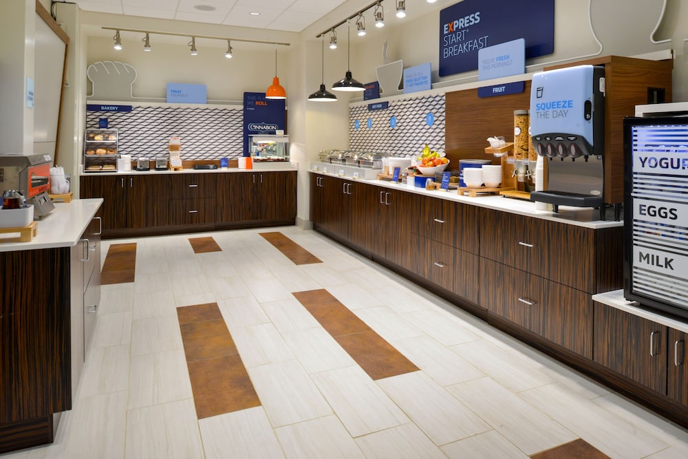 Holiday Inn Express & Suites Ottumwa by IHG - photo 23