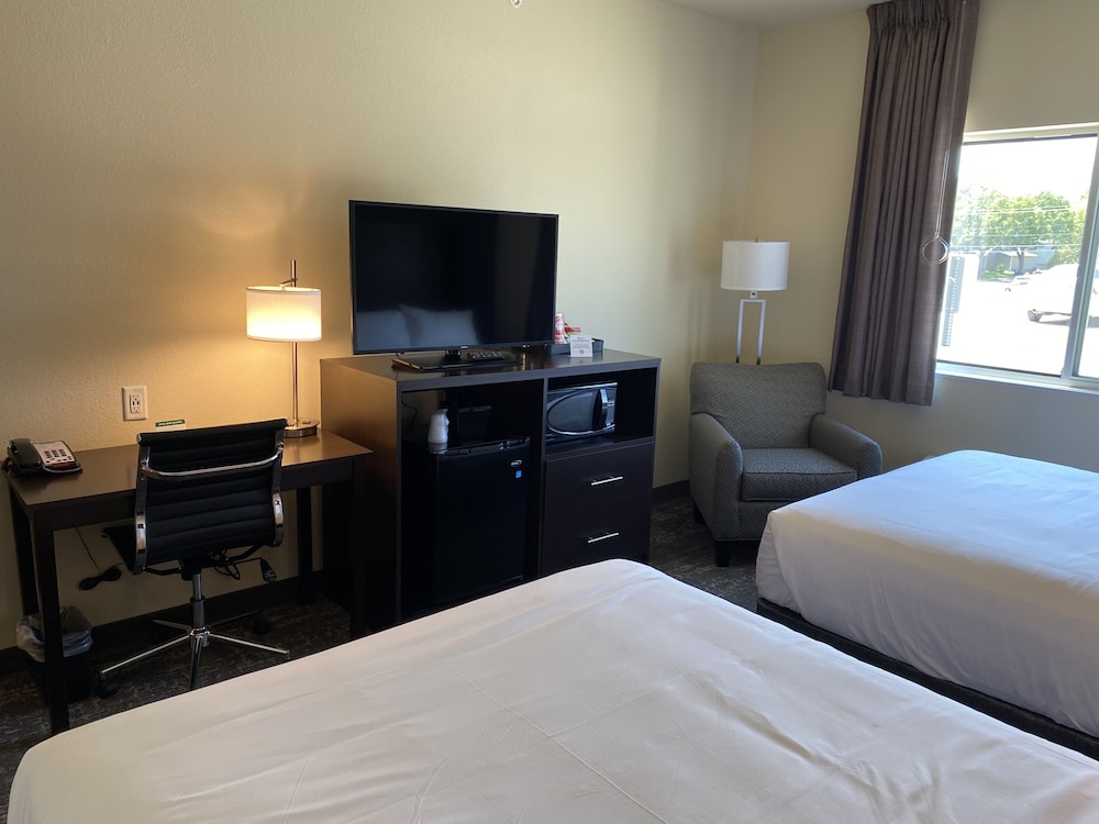 Cobblestone Inn & Suites Forest City - photo 10