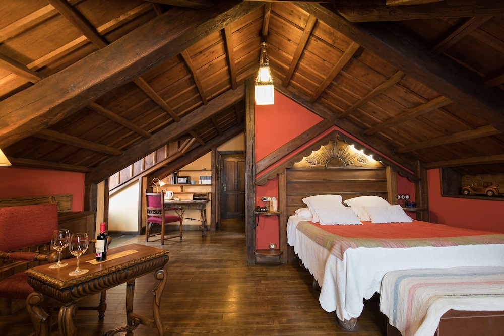 Hotel Prada a Tope Palacio de Canedo — 4-Star Luxury Hotel in Arganza, Spain