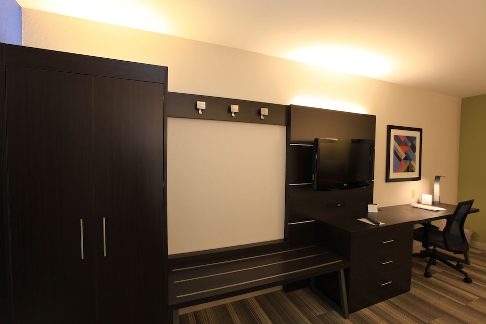 Holiday Inn Express Hotel & Suites Chattanooga Hixson by IHG - photo 12