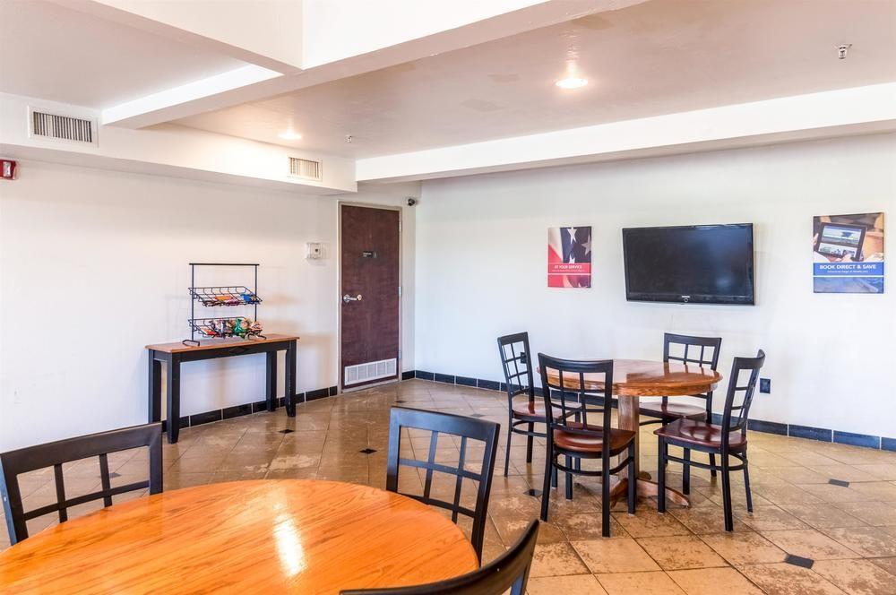 Premier Inn & Suites - photo 16
