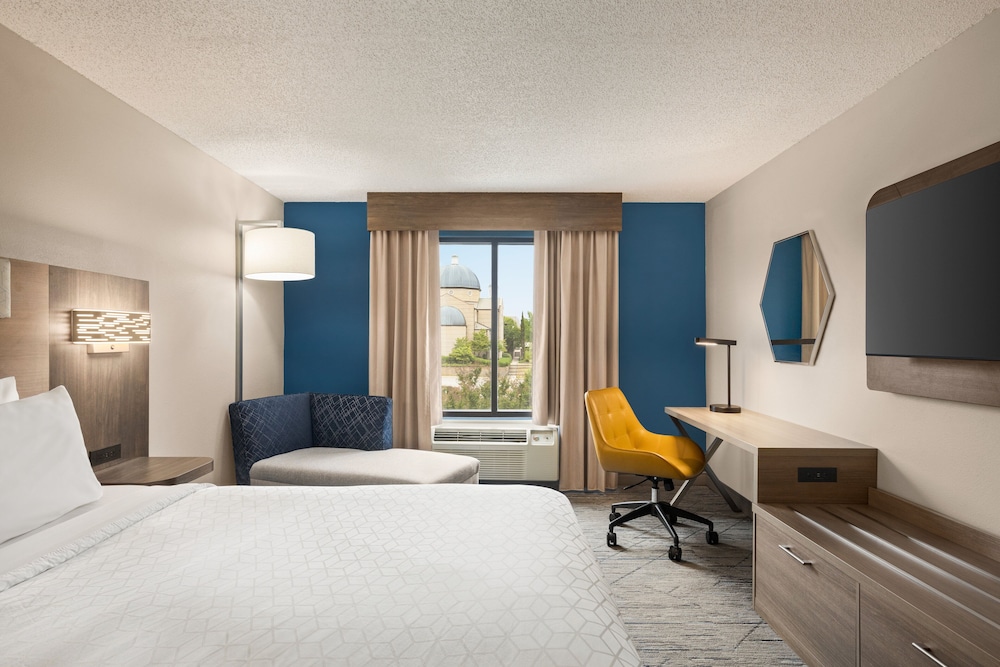Holiday Inn Express & Suites Greenville Downtown by IHG - photo 15