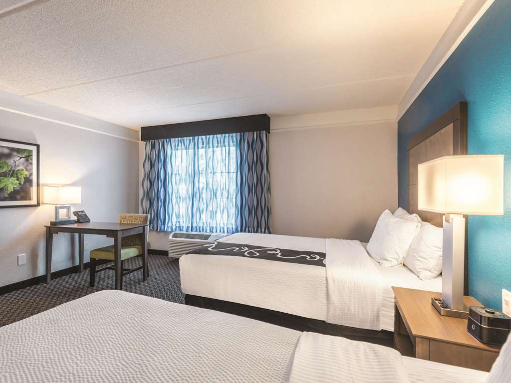 La Quinta Inn & Suites by Wyndham Orlando Lake Mary - photo 19
