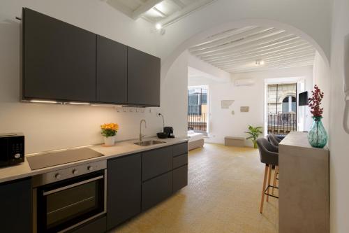 Monserrato Charme Apartment Campo dei Fiori — 4-Star Luxury Hotel in Rome, Italy