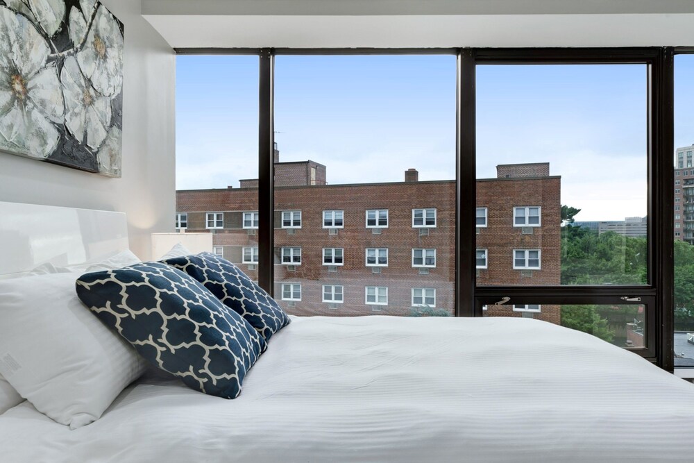 Global Luxury Suites on Prospect Street - photo 38