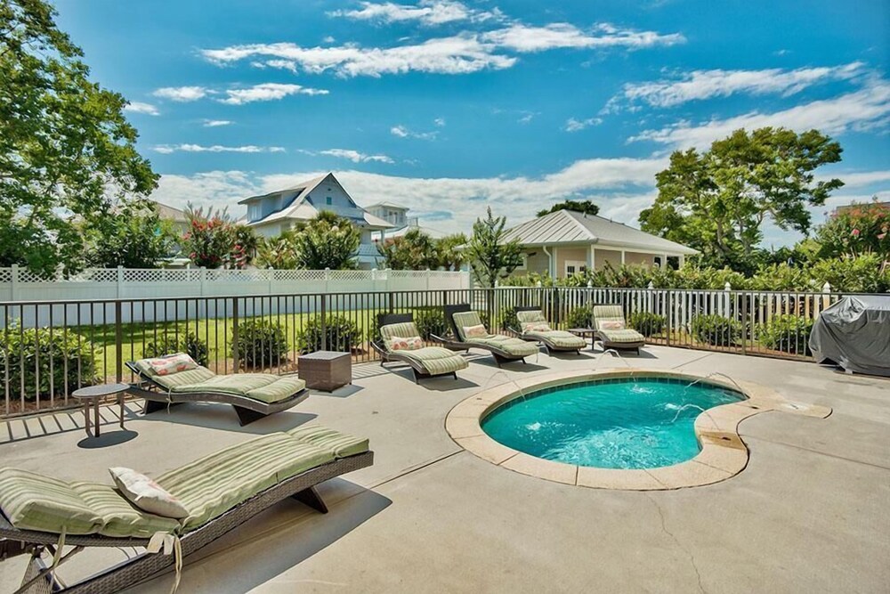 Destination Fun 9 Bedroom Holiday Home by Five Star Properties — 4-Star Luxury Hotel in Destin, United States