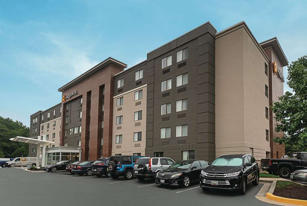 La Quinta Inn & Suites by Wyndham Baltimore BWI Airport - photo 2