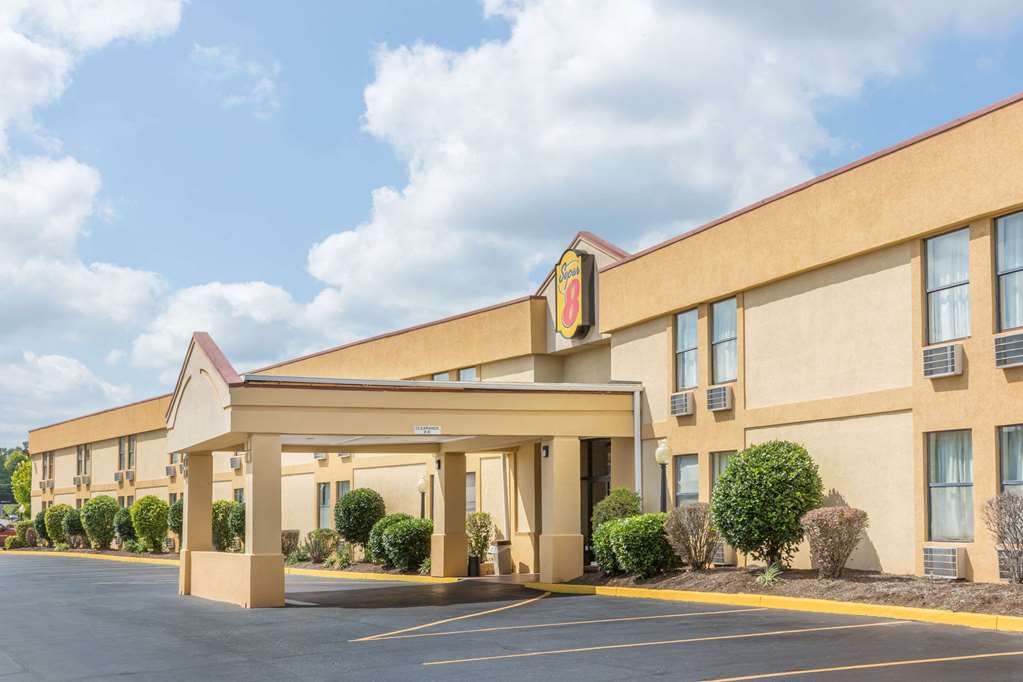 Super 8 By Wyndham Knoxville Downtown Area — Knoxville