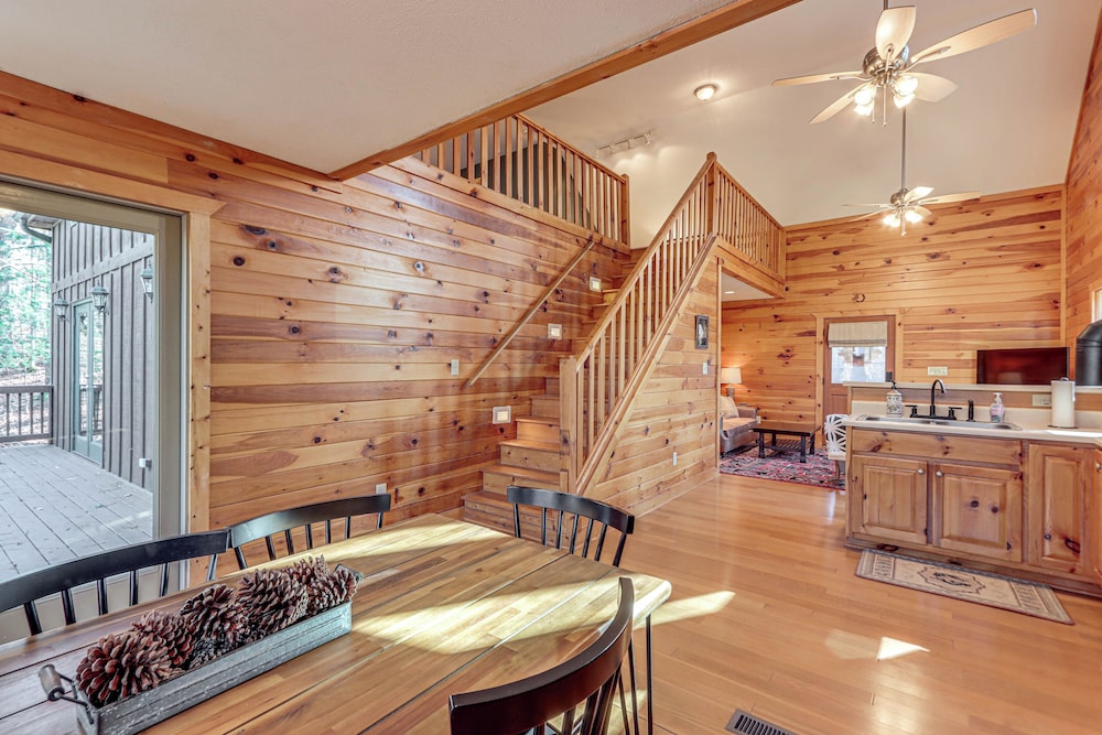 Peaceful Ellijay Cabin: Pool Access & Resort Perks - photo 4