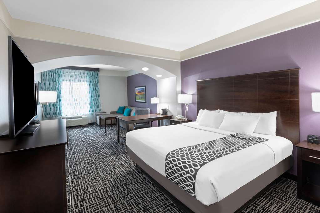 La Quinta Inn & Suites by Wyndham Port Lavaca - photo 16