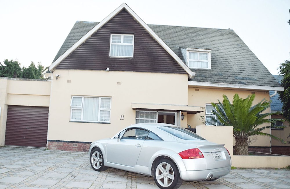 Lacasa Bellville Guesthouse