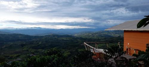 Glamping Orosierra — hotel in Chinchina