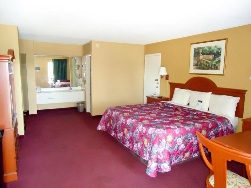 Econo Lodge - photo 91