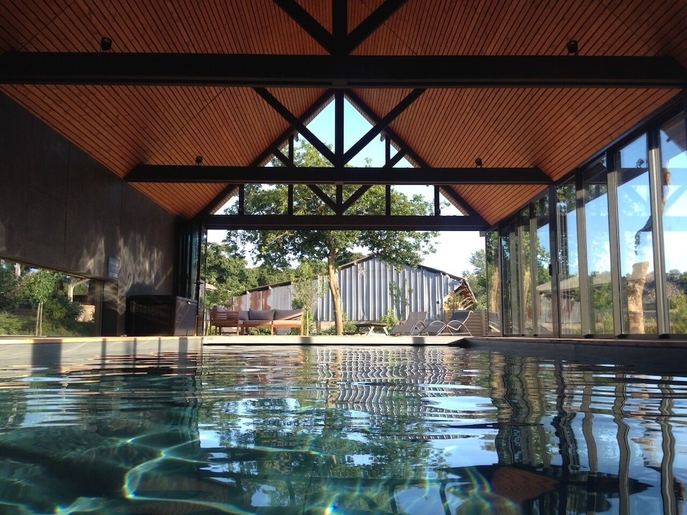 Gîtes Domaine du Grenier — 4-Star Luxury Hotel in Yffiniac, France
