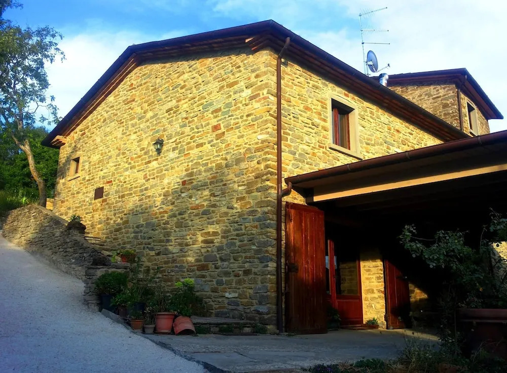 Il Cantuccio Borgo con piscina privata — hotel in San Giustino