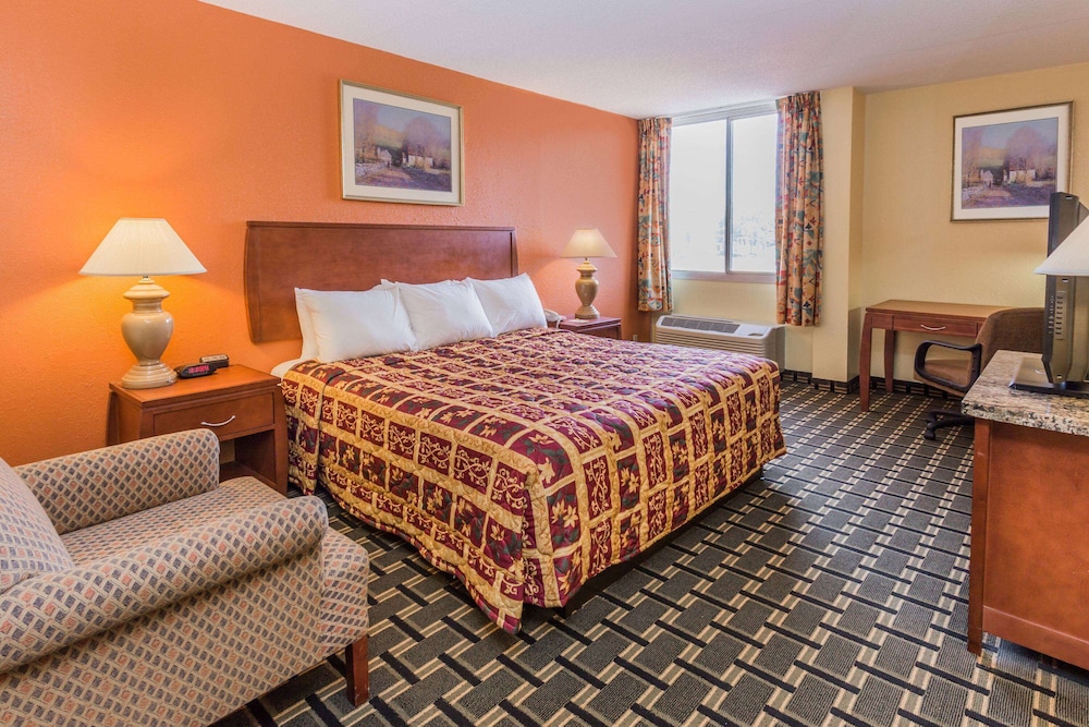 Days Hotel & Conference Center by Wyndham Danville - photo 22
