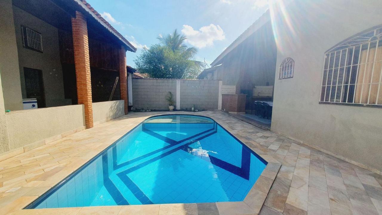 Piscina Churrasqueira Wi Fi SmartTv 4dorm Comércios na porta in Itanhaem, Brasil