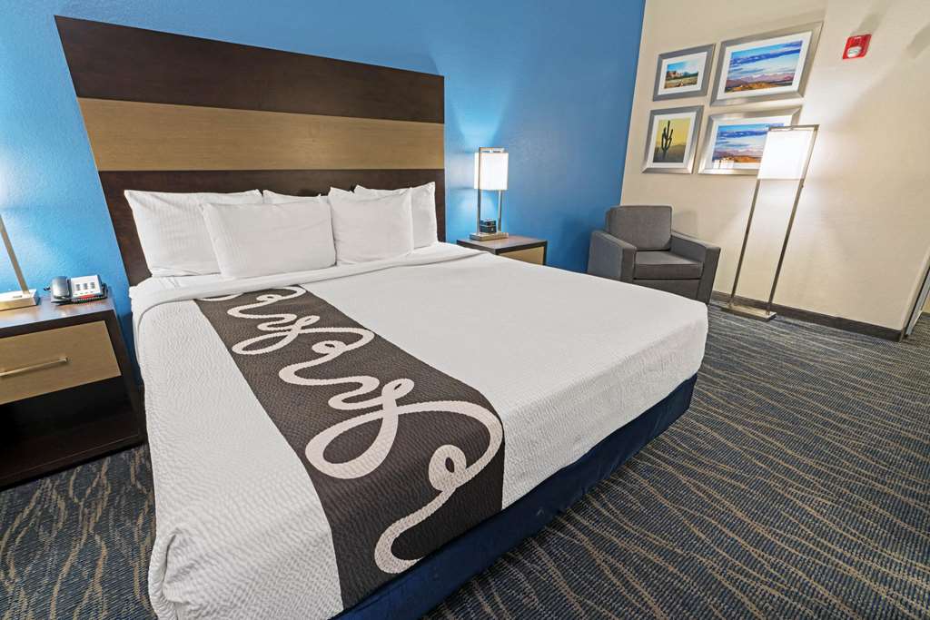 La Quinta Inn & Suites by Wyndham Phoenix I 10 West - photo 29