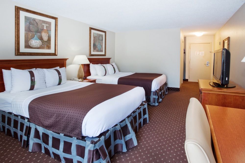 Holiday Inn Columbus North I 185 - photo 12