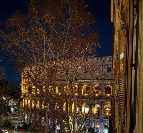 Colosseum's Custodian Apartment 115 m2 — 4-Star Luxury Hotel in Rome, Italy