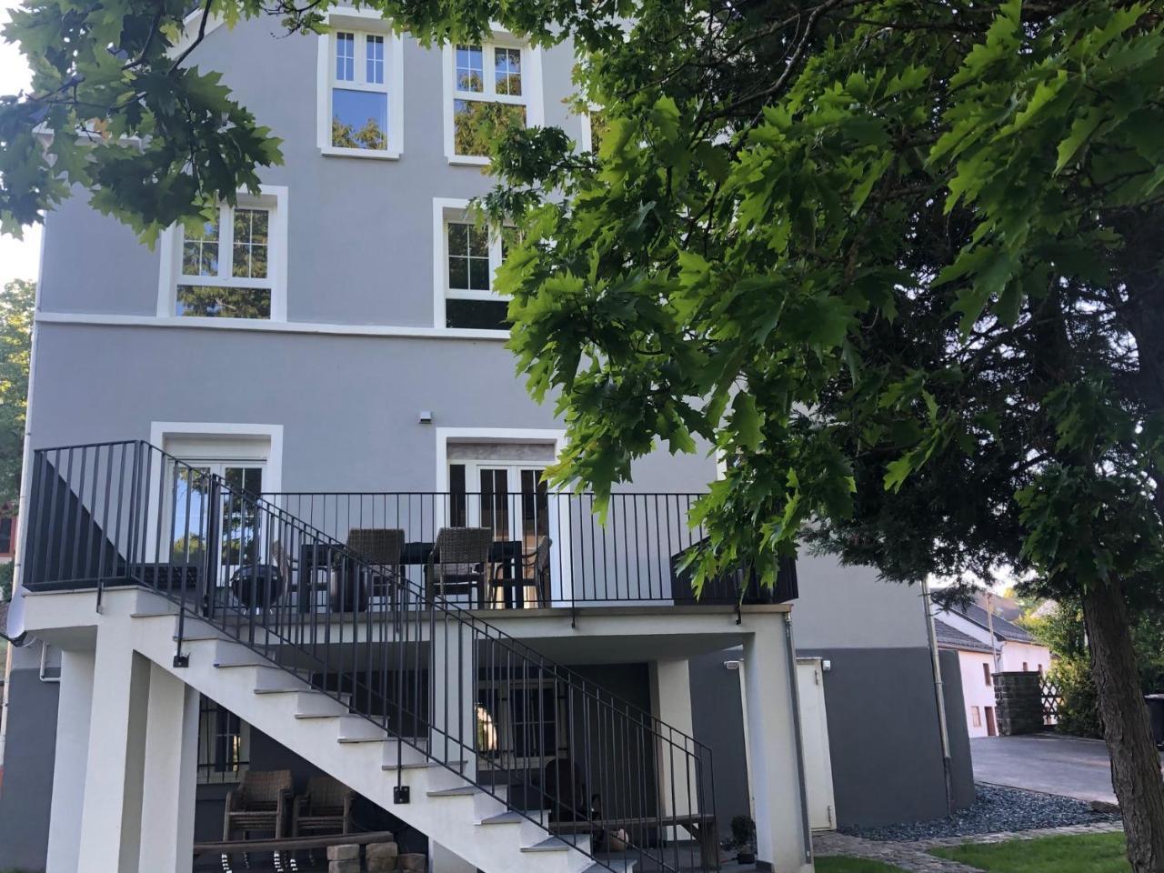 Mein Eifel Ferienhaus Altes Pfarrhaus — hotel in Dahlem