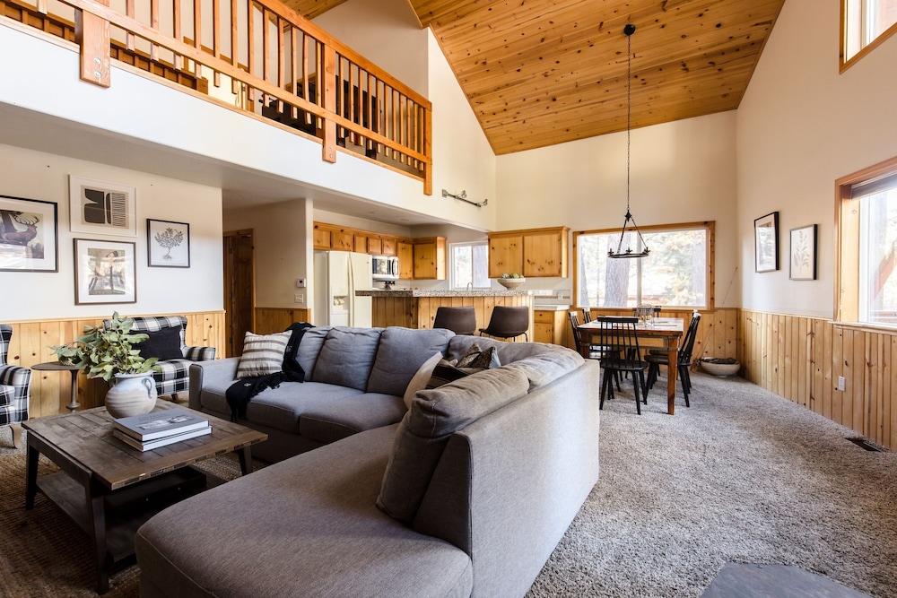 Walk to Ski Resort Lift Deck Hot Tub Game Loft Jumper by AvantStay