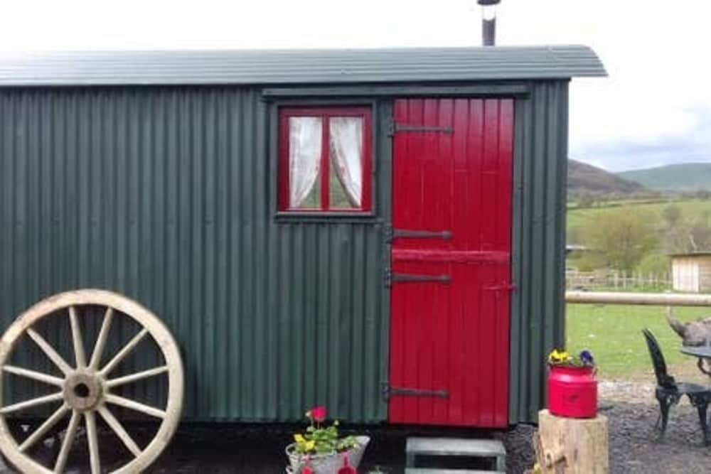 Ruby Shepherds hut Sleeps 4 in Rhayader, United Kingdom