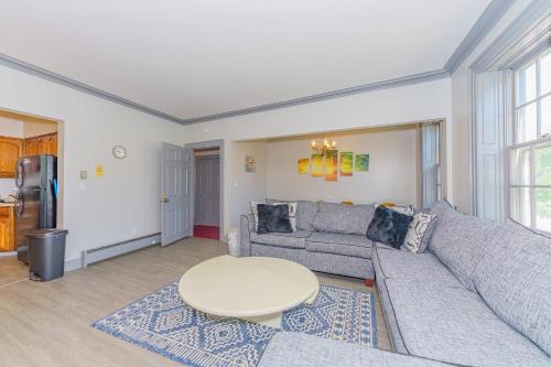 Massive 5BD 4BA 3 Story Duplex @ Downtown Albany