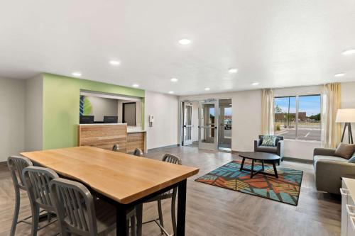 Woodspring Suites Denver Commerce City - photo 16