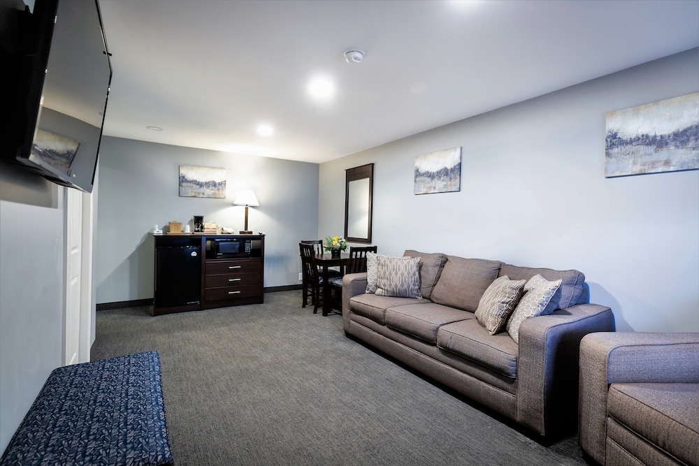 Mt Madison Inn & Suites - photo 31