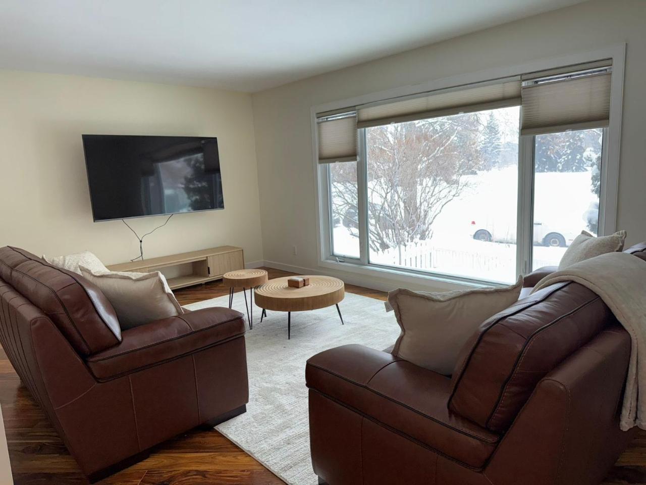 2Bed Bright & Stylish Ritchie Urban Retreat — 4-Star Luxury Hotel in Edmonton, Canada