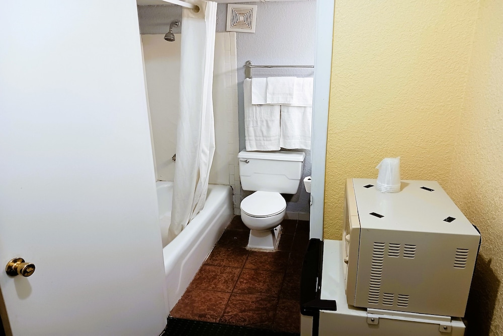 USA Inn Junction City Near Fort Riley - photo 41