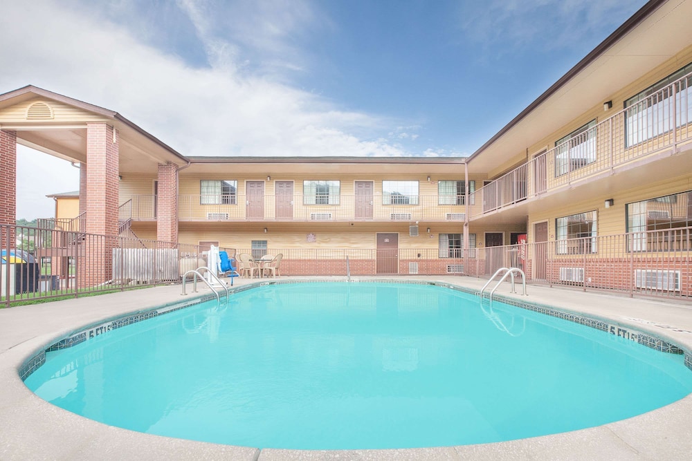 Days Inn by Wyndham Fayetteville - photo 14